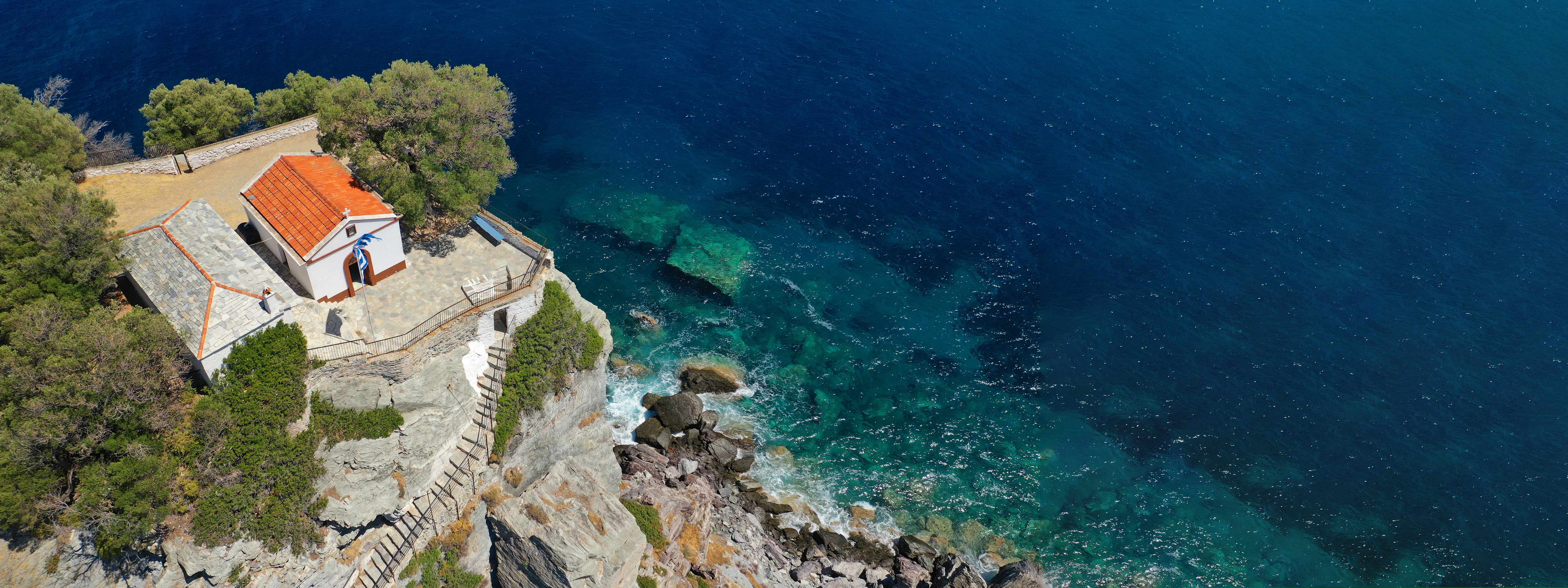 Book your wedding day in Church of Agios Ioannis Kastri Skopelos